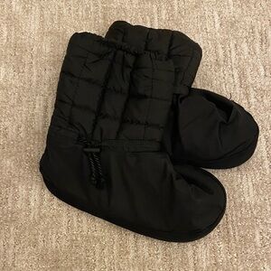 Russian Pointe Quilted Booties